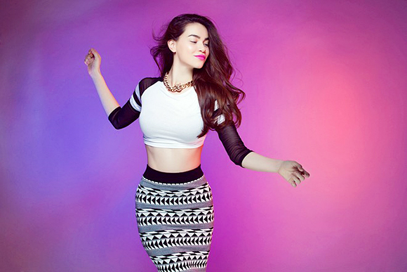 Hà Hồ khoe nét trẻ trung, năng động với crop-top